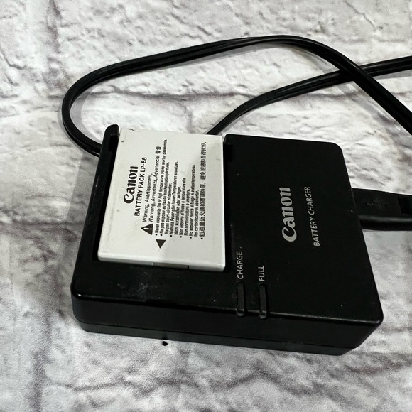 Canon EOS Digital Rebel T2i Digital w/18-55mm IS II Lens kit used camera - Picture 11 of 16